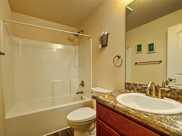5547 NW Cordrey St — Photo 32