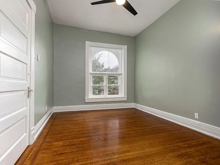 315 W Lee St — Photo 15