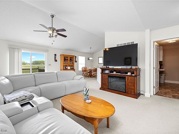 2nd image of 608 Chardonnay Cir