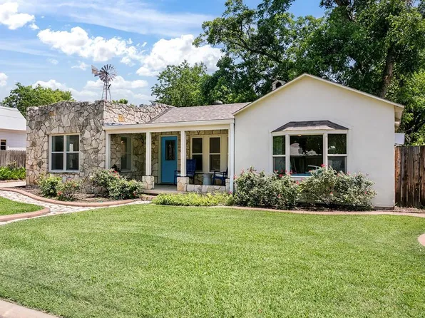 108 W Centre St, Fredericksburg, TX 78624