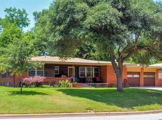 1318 Westcrest Dr, Arlington, TX 76013