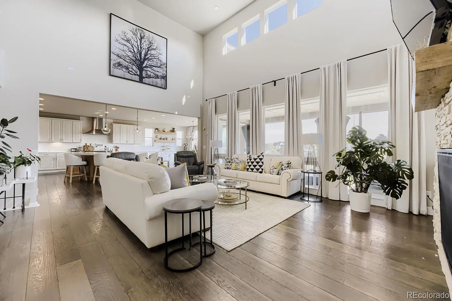 6 bed, 6.5 bath, 6000 sqft, $8,500 — Photo 4