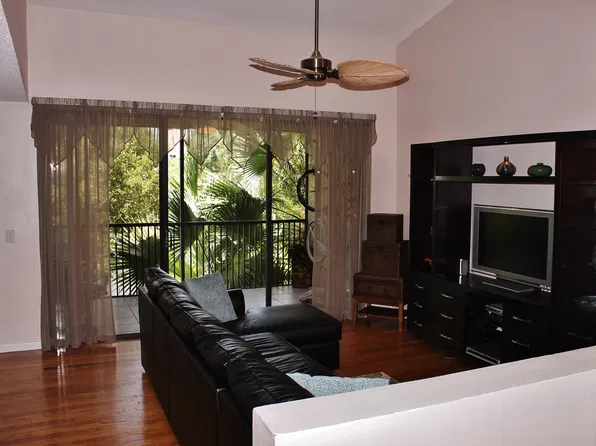 15825 SW 3rd Ct APT 202, Pembroke Pines, FL 33027