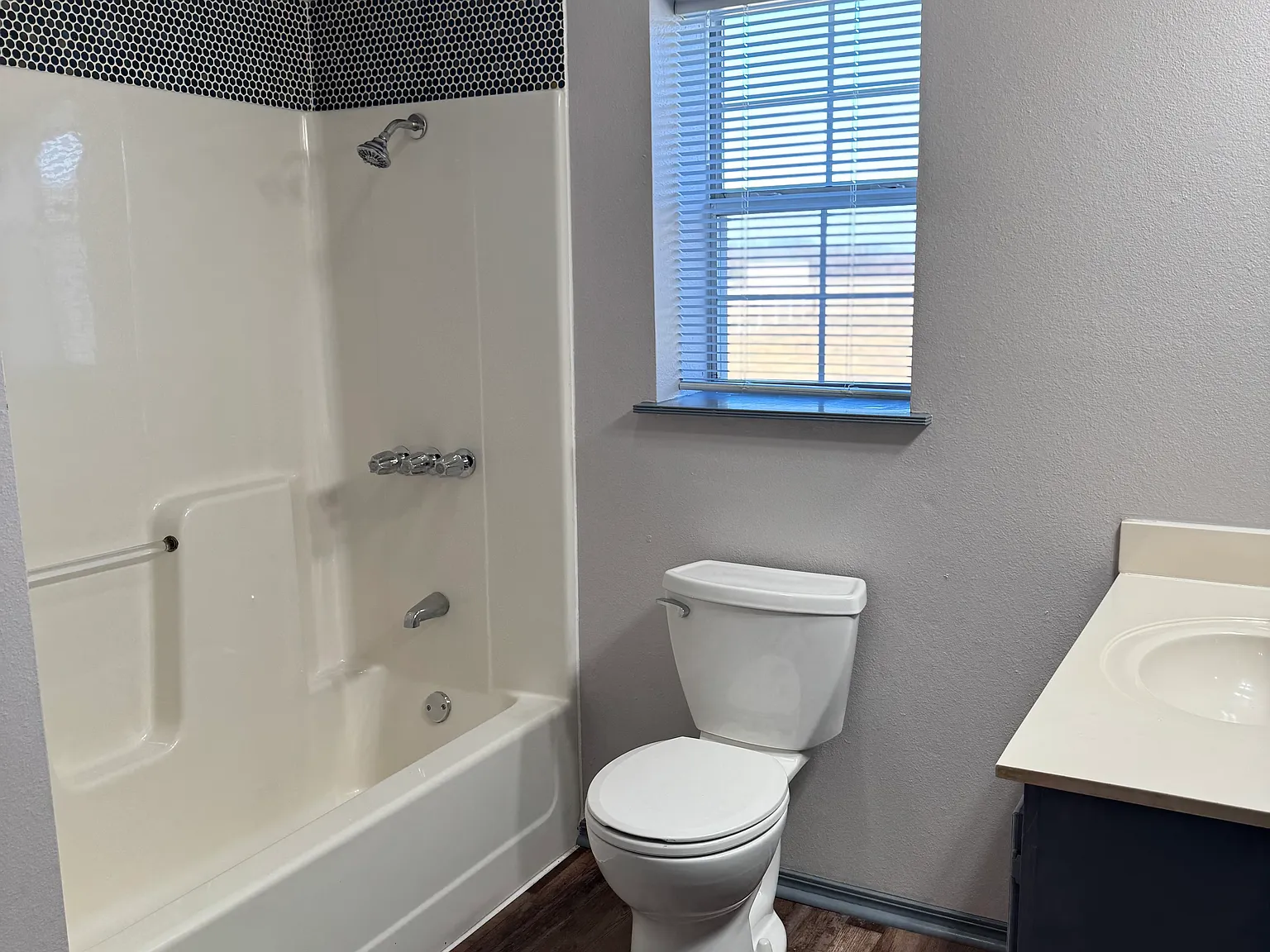2 bed, 1000 sqft, $1,400 — Photo 4