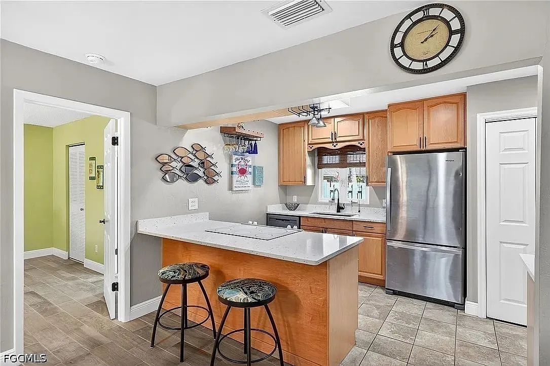 4257 Island Cir — Photo 3