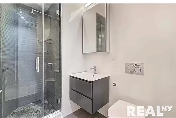 Rented by REAL New York | media 20