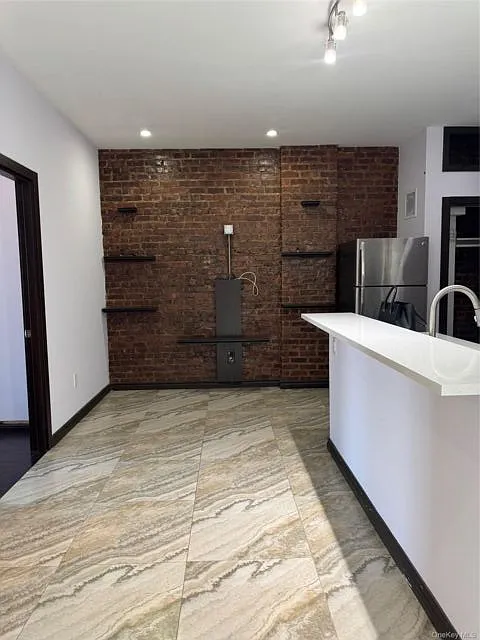 2 bed, 1.0 bath, 800 sqft, $3,000 — Photo 3