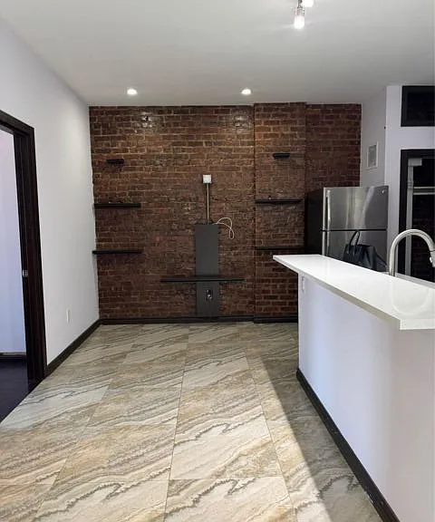 7305 Metropolitan Ave — Photo 3