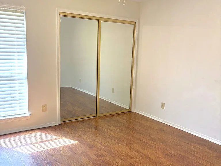 5900 Grelot Rd #101 — Photo 9