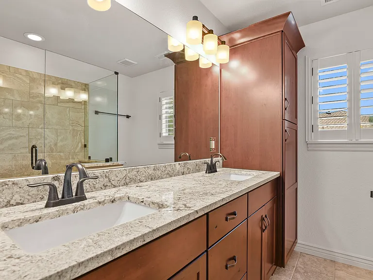 5440 Broadmoor Bluffs Dr — Photo 22