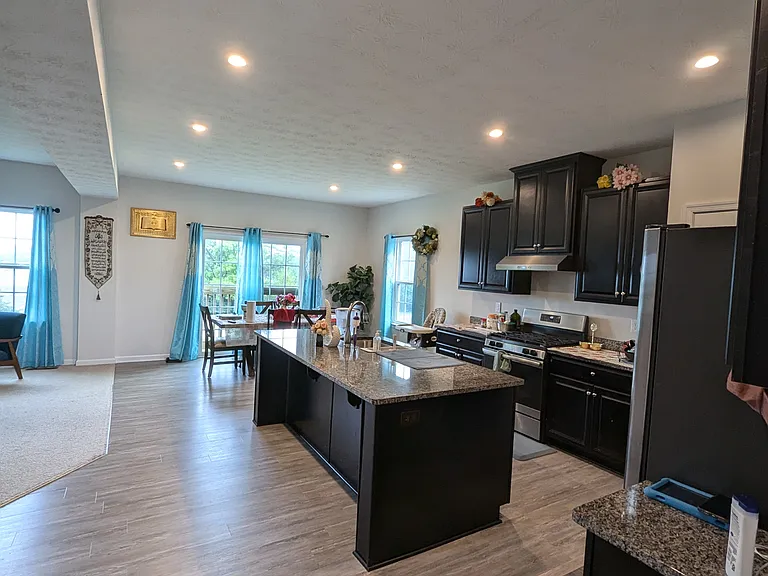 994 Brant Pl — Photo 5