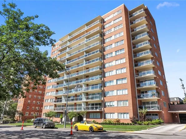 4740 Roanoke Pkwy APT 401, Kansas City, MO 64112