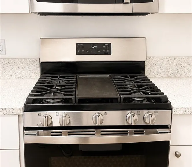 7900 Woodman Ave #105 — Photo 9