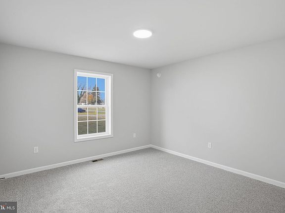 3rd image of 101 Fairfax Ln