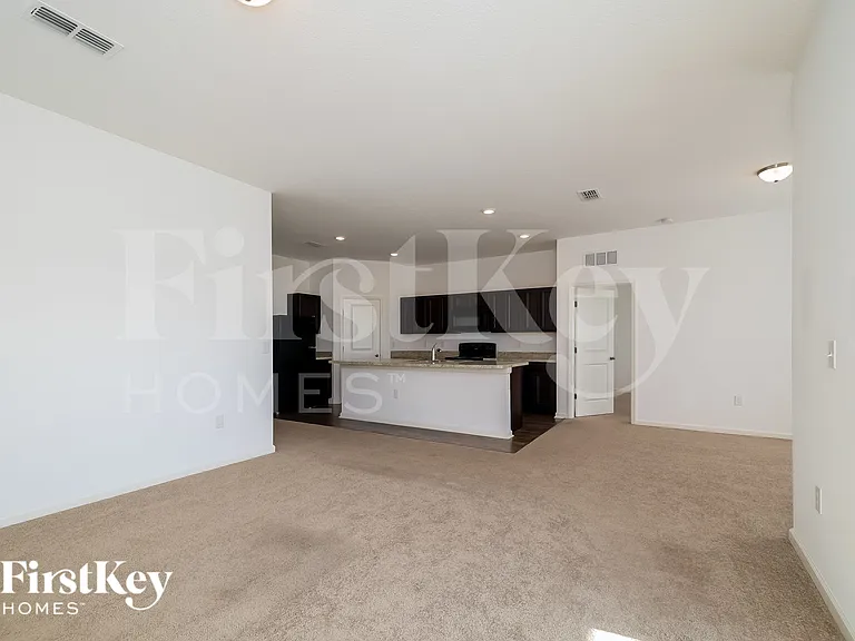 343 Eaglecrest Dr — Photo 4