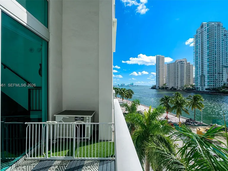 300 S Biscayne Blvd #L-410 — Photo 29