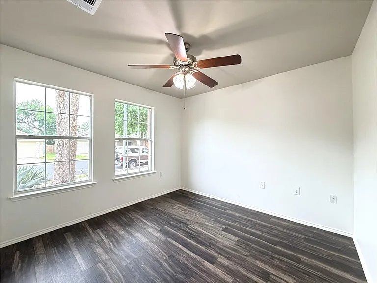 5216 English Glade Dr — Photo 7
