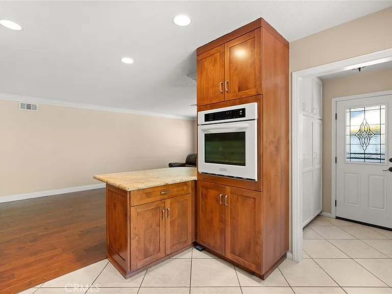 5081 Howard Ave — Photo 7