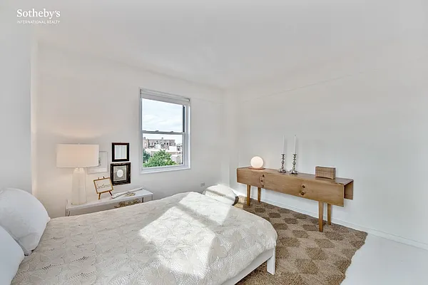 Sold by Sotheby's International Realty | media 10