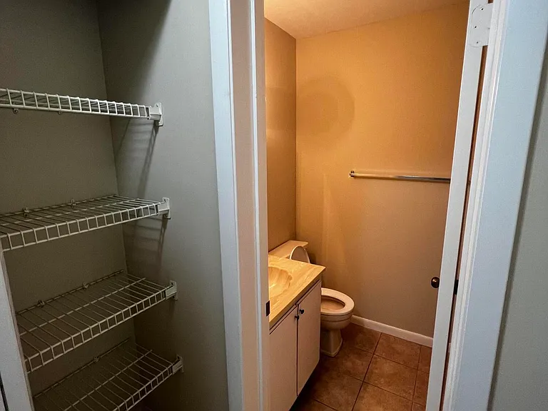 4215 S 57th Ave #E — Photo 8