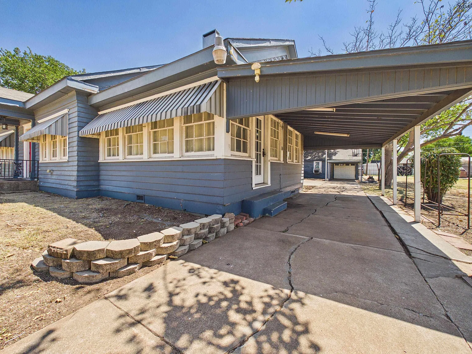 3 bed, 2.0 bath, 2002 sqft, $2,300 — Photo 4