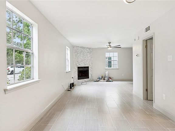 3rd image of 733 Heavens Dr APT 8
