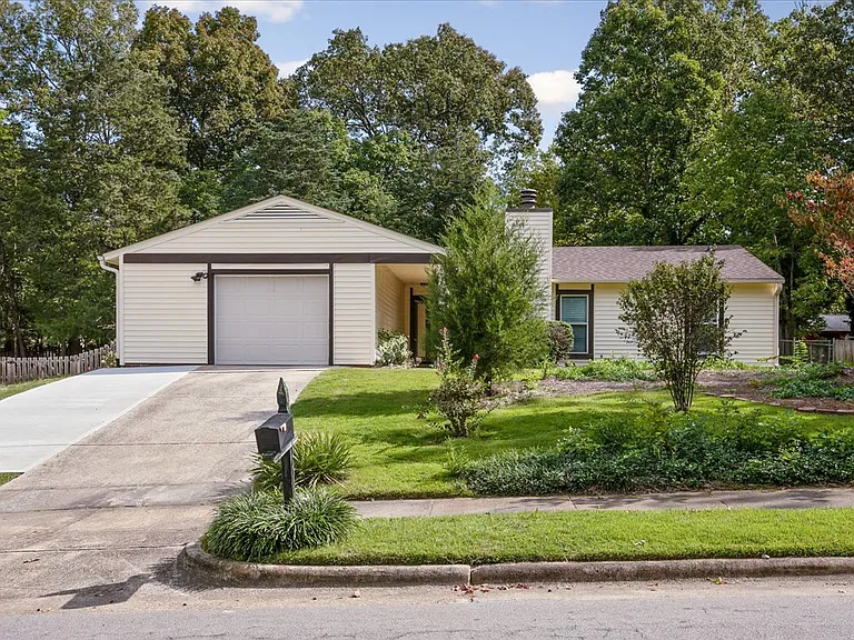 1607 Burnley Dr — Photo 2