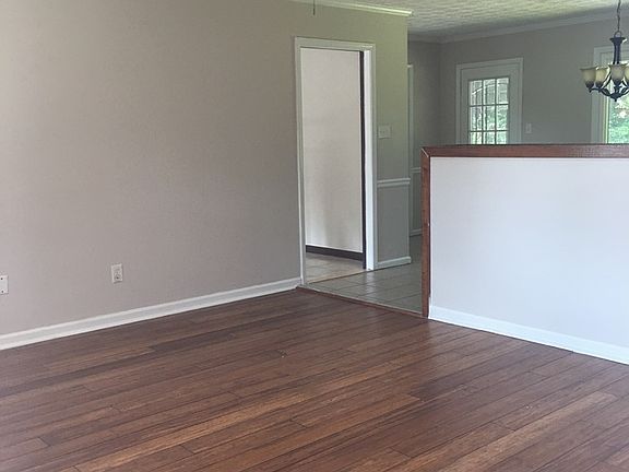 2nd image of 3489 Mansfield Ln