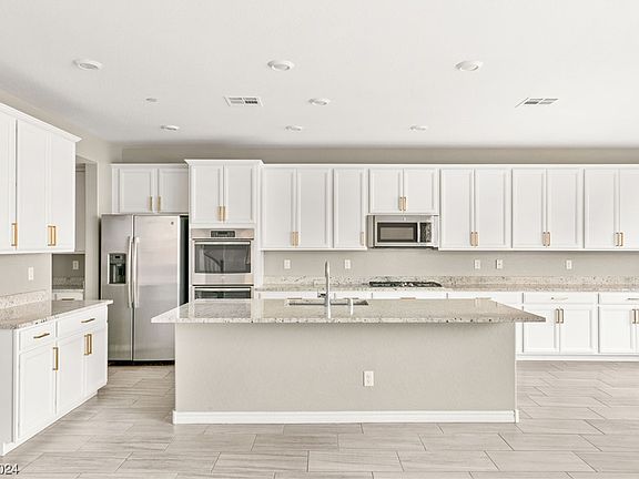 4th image of 3180 Fern Nook Ave