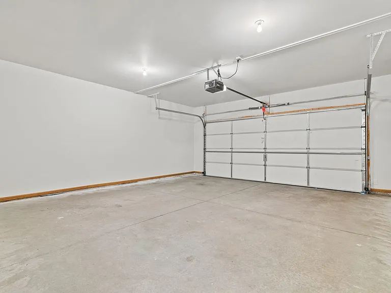 Woodland Creek Townhomes - Saginaw, MI — Photo 13
