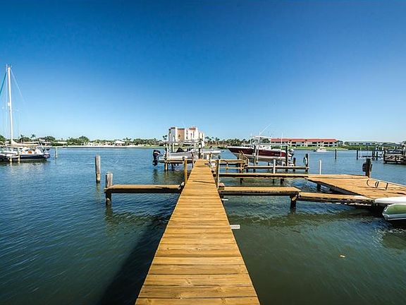 3rd image of 19941 Gulf Blvd #102