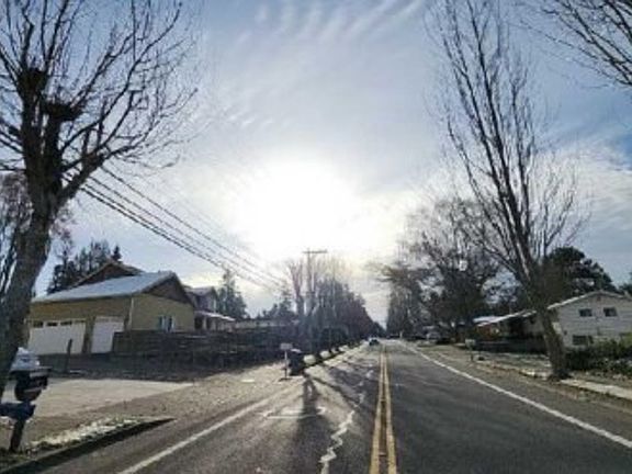 Exterior Neighborhood (street photo)