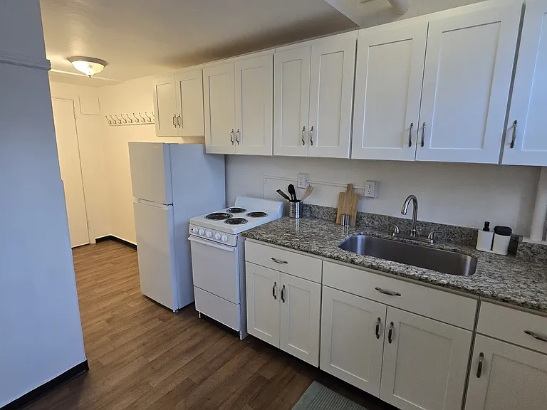 The Castle Apartments — Photo 3