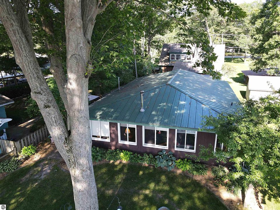 1st image of 2184 N Huron Rd