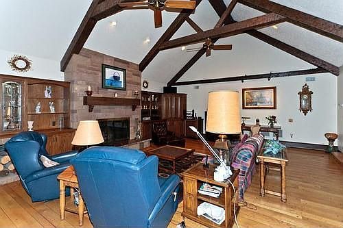 5th image of 767 Charnwood Dr