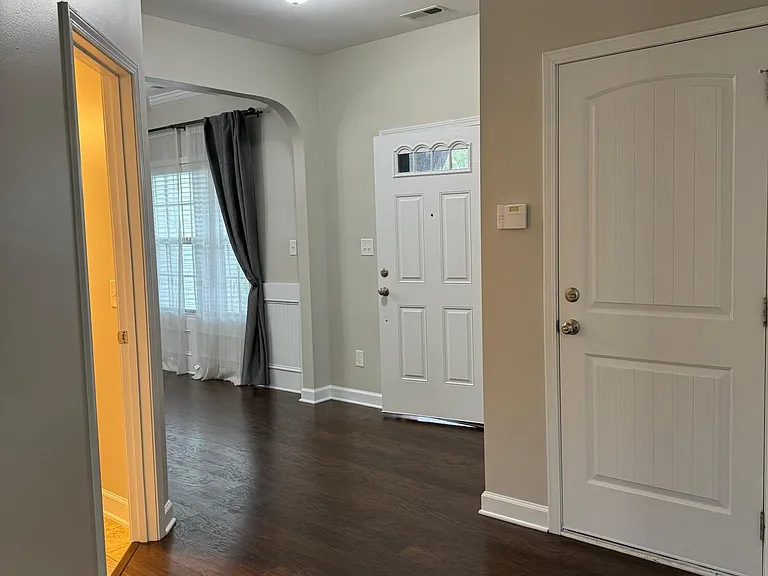 203 Ashton Ct — Photo 10