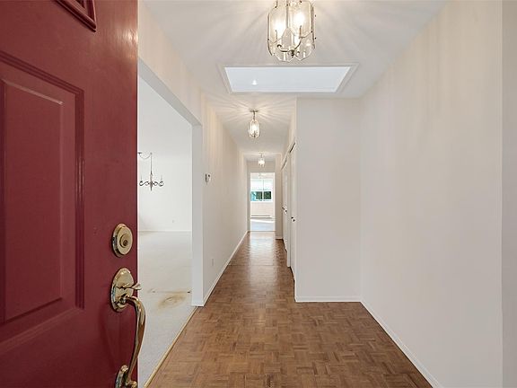 3rd image of 2105 Windsor Rd