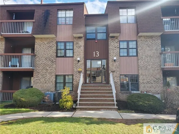 147 Overlook Ct #1471, Woodbridge, NJ 07095