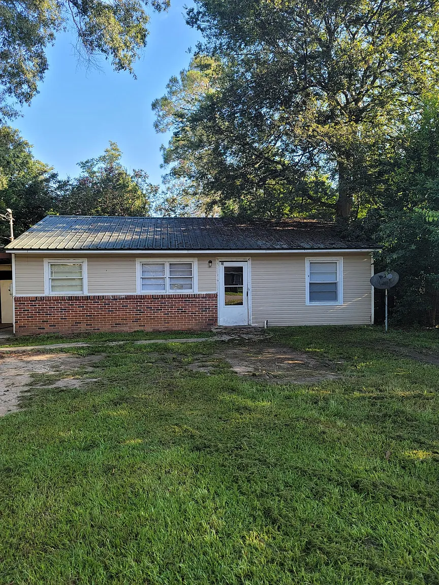 204 Frances St photo 1