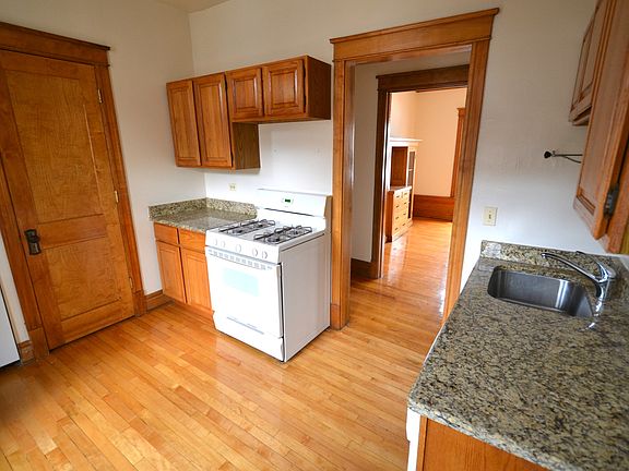 3rd image of 3759 N Lakewood Ave Rear 2M
