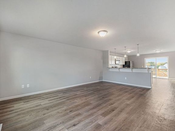 5th image of 475 Oak View Dr