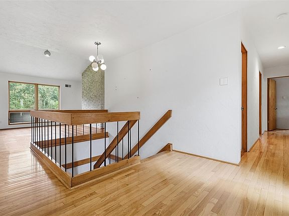 3rd image of 1446 Montgomery Rd