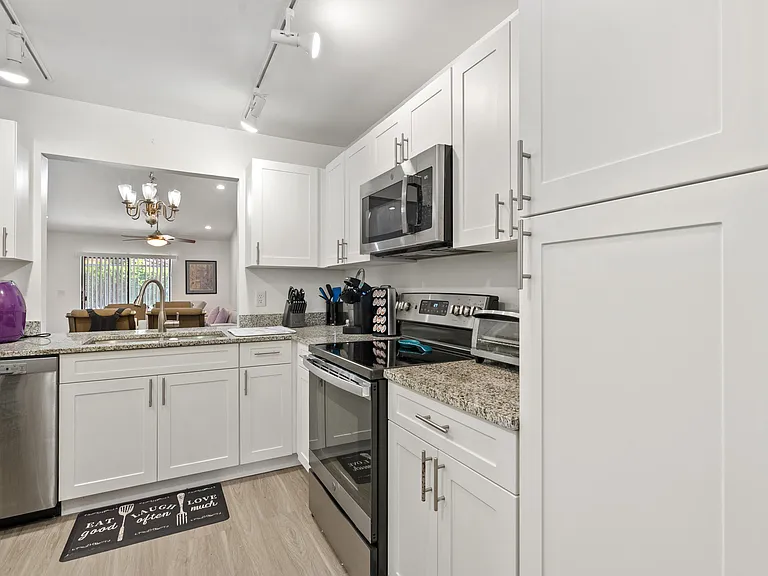 6721 Bridlewood Ct — Photo 14