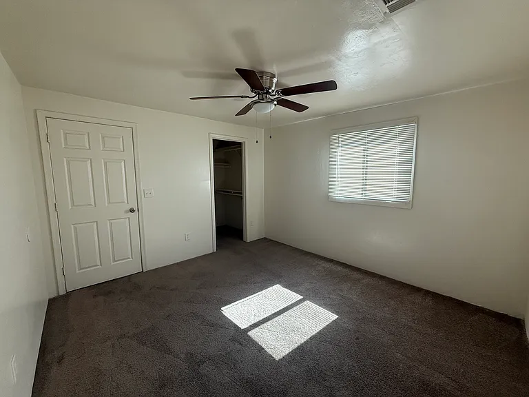 1416 E Elm St — Photo 11