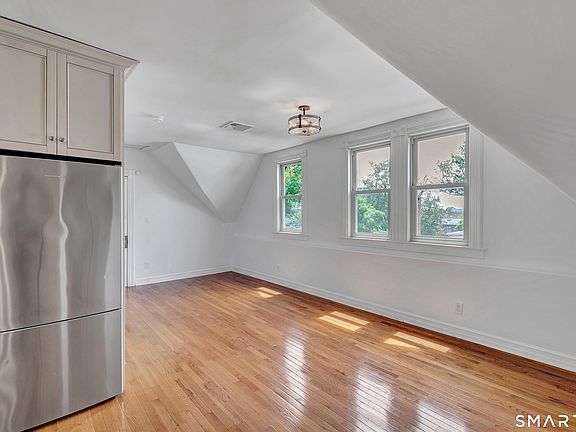 5th image of 119 Dwight St #3