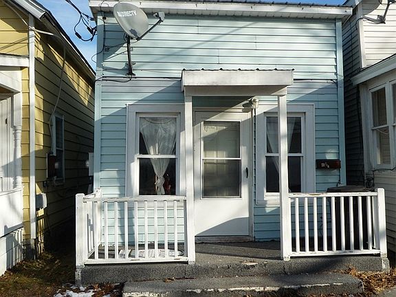 2nd image of 46 1/2 Montcalm Ave