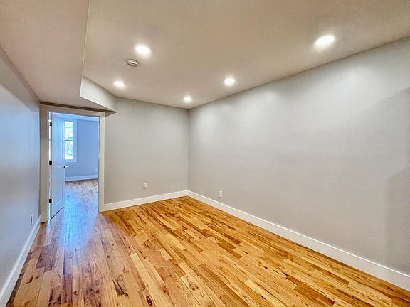 5th image of 19 Jewett Ave #3LA