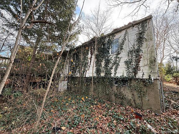 4th image of 33 Roxbury Street