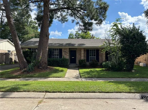325 Briargrove St, Gretna, LA 70056