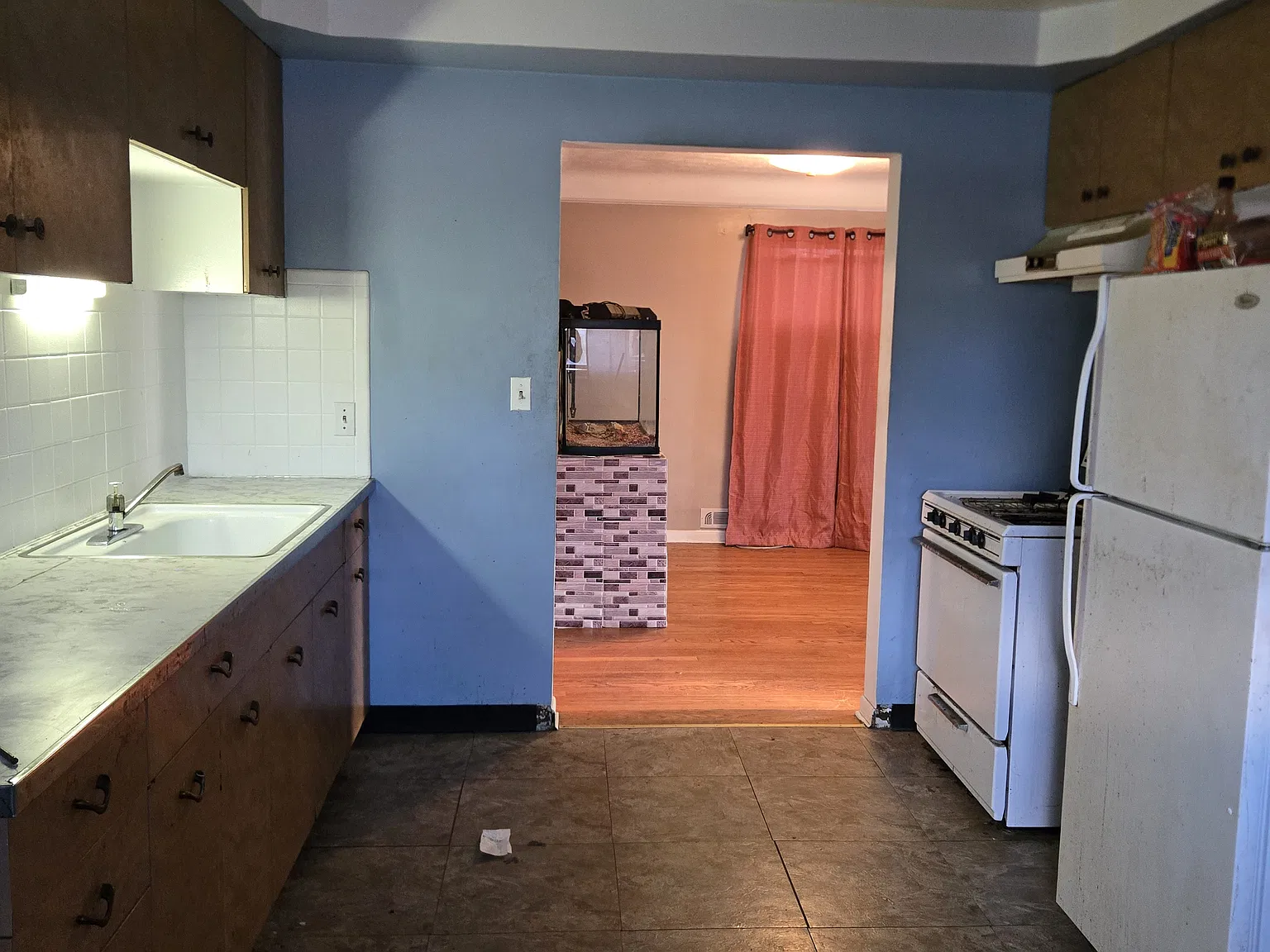 2 bed, 900 sqft, $1,350 — Photo 2
